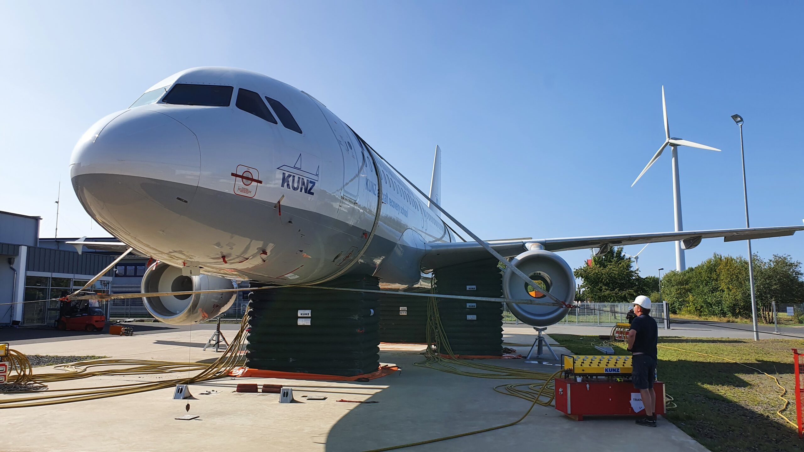 tethering, slings, wind loads, winch, load cell, lifting bags, kunz, ams, resqtec