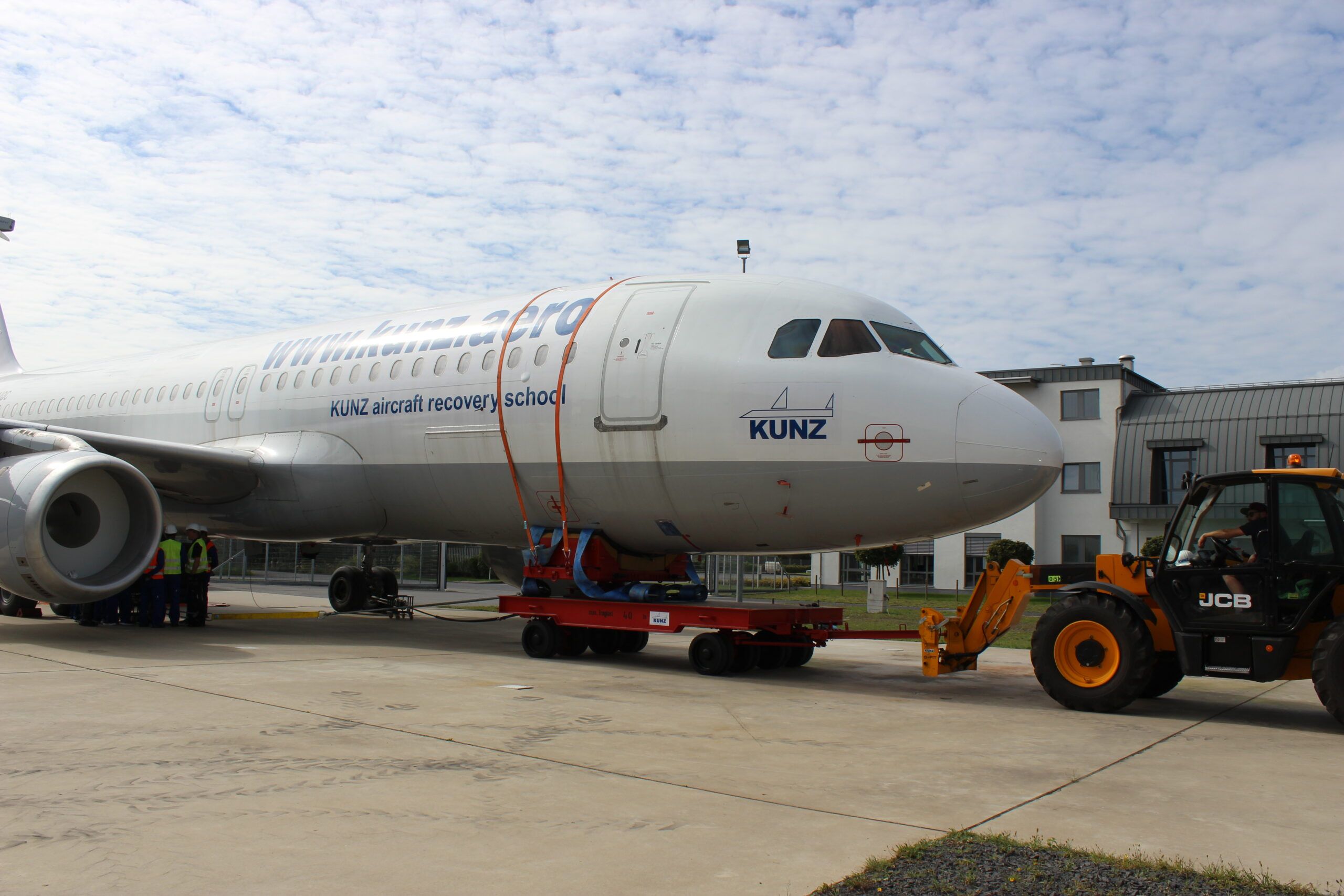recovery trailer, transport, collapsed landing gear, recovery, wing transition, fuselage transition, bolster, kunz, ams, resqtec